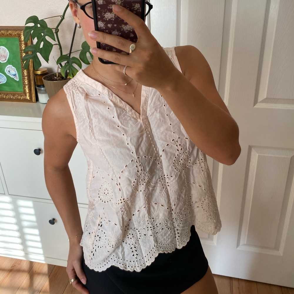 Gap embroidered blush pink top